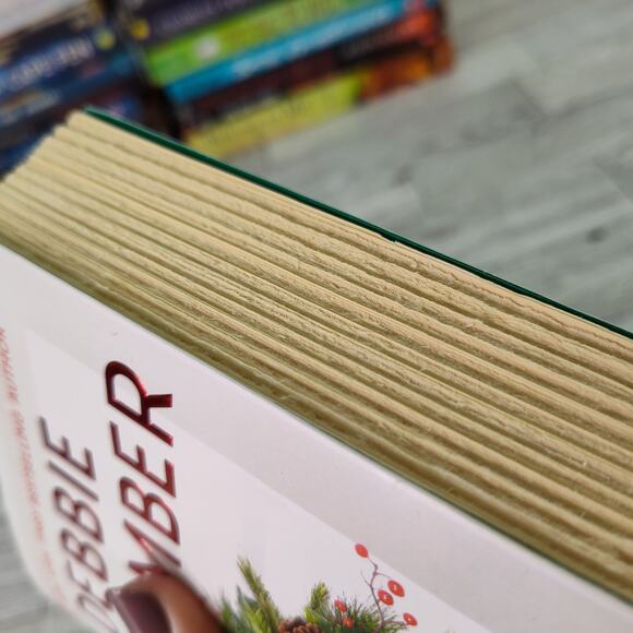 CHRISTMAS COMES TO CEDAR GROVE Debbie Macomber Trade Paperback 2018‎ Harlequin - Picture 8 of 11